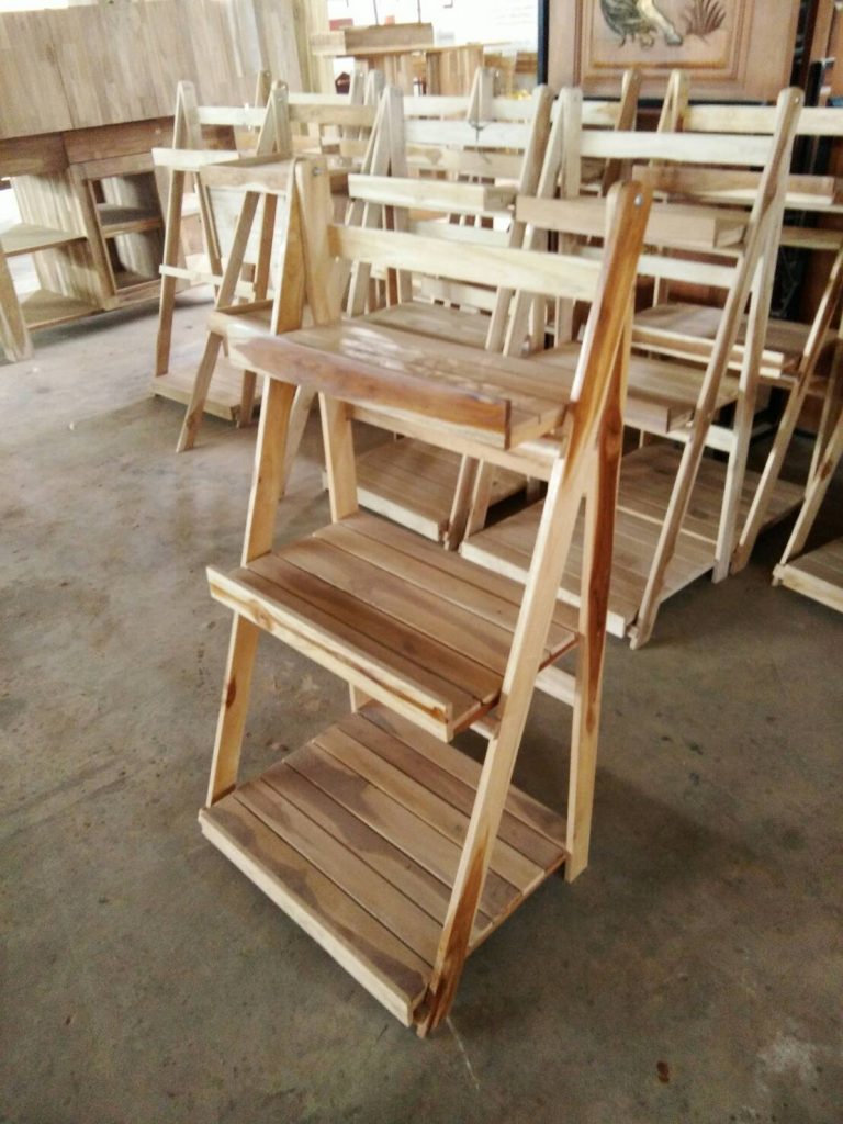 ชั้นวาง ชั้นวางต้นไม้ ชั้นพับ ชั้นไม้ ชั้นวางไม้สัก เฟอร์นิเจอร์ ชั้นโชว์สินค้า ชั้นวางของ ชั้นไม้สักแท้ ชั้นวางของอเนกประสงค์ พับได้