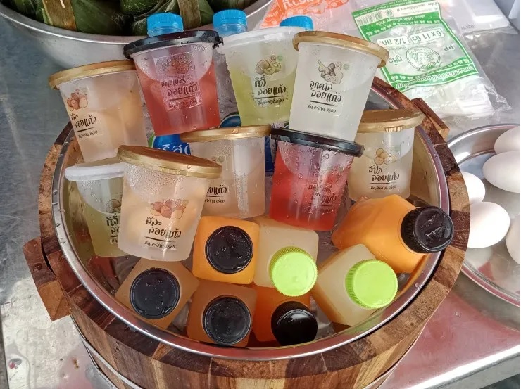 thaiherbcafe ถังไม้พร้อมอ่างสแตนเลสขนาดใหญ่
ถังไม้ใส่โถ ถังไม้ใส่น้ำลำใย
อ่างไม้ ถังใส่ข้าวสาร ถังใส่เครื่องดื่ม ถังไม้ใส่ของ
ถังแช่ไวน์ ถังแช่เครื่องดื่ม ถังใส่น้ำแข็ง ถังไม้ทรงกลม
ถังไม้เอนกประสงค์ โชว์วางหน้าร้าน ตกแต่งร้านค้า ดึงดูดลูกค้า
